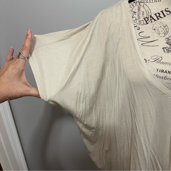 Express Beige Relaxed V-Neck London Tee Size XL - Picture 6 of 10